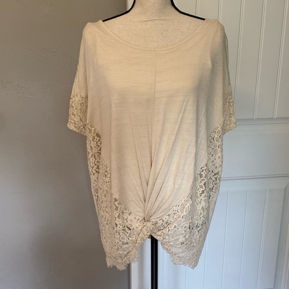 Shaping & Smoothing Twist Front Top - Picture 4 of 9